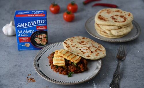 Lilkový orientální zaalouk s grilovaným sýrem smetanito