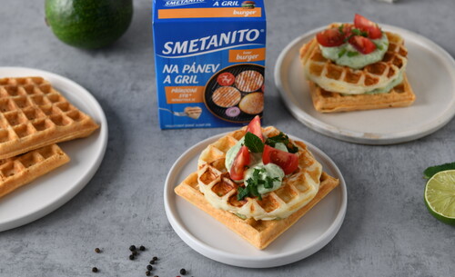 Vafle s avokádovo-mátovým dresingem a sýrem Smetanito